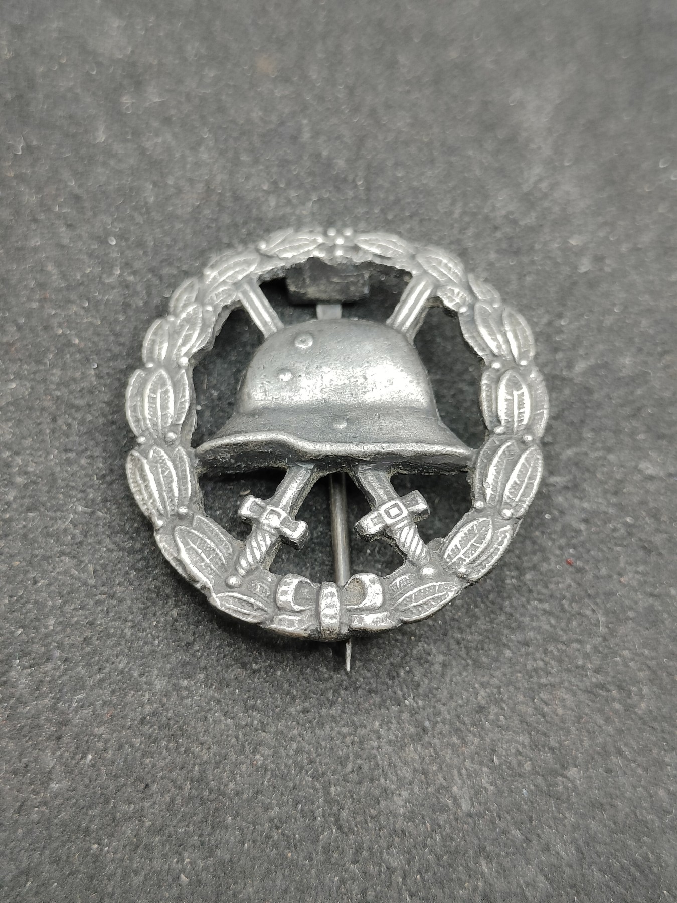 全场0元起拍 第81期 咸鱼国勋章拍卖专场 8月13日（周日）下午6：00开始 帝德镂空银战伤奖章-