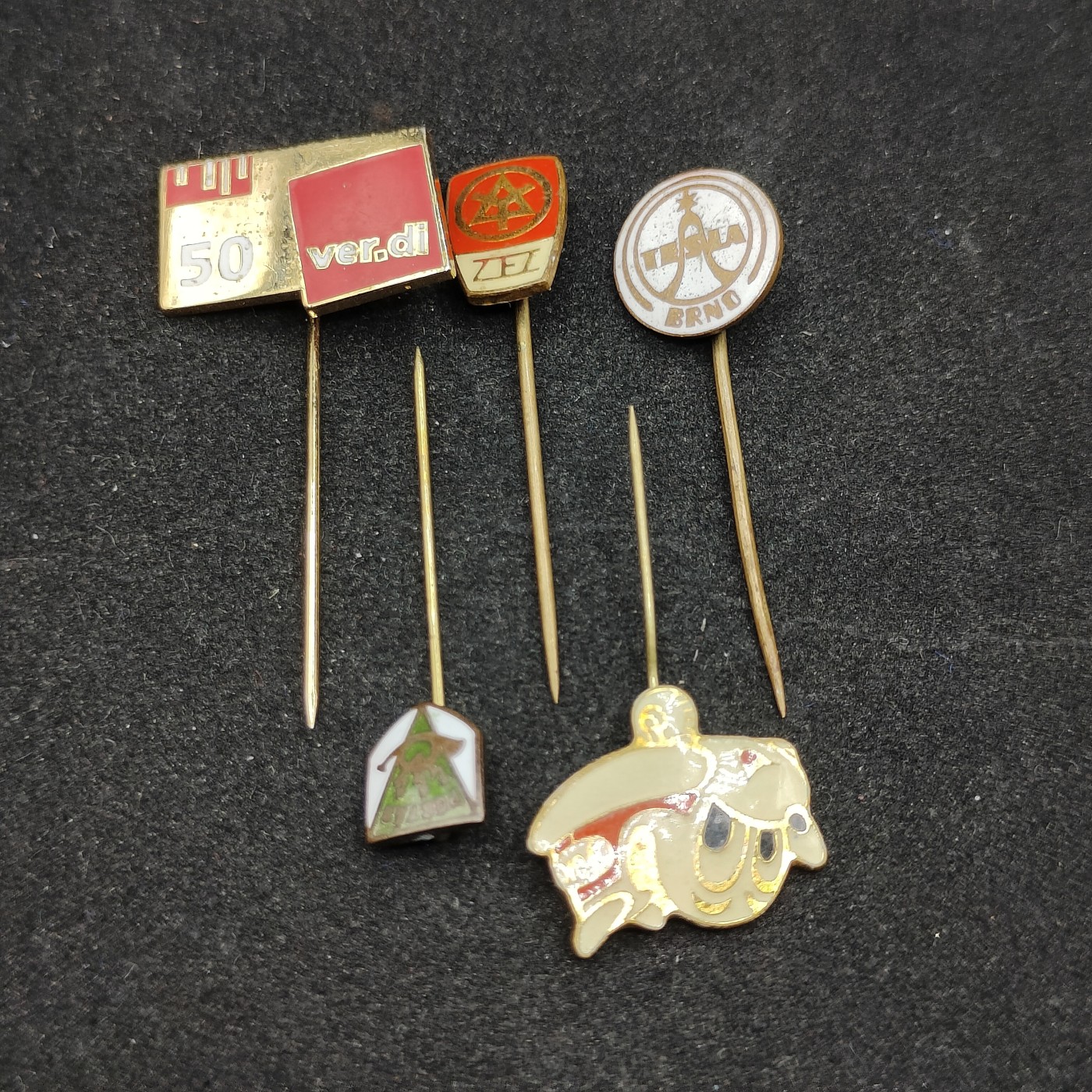 全场0元起拍 第81期 咸鱼国勋章拍卖专场 8月13日（周日）下午6：00开始 东德徽章五个