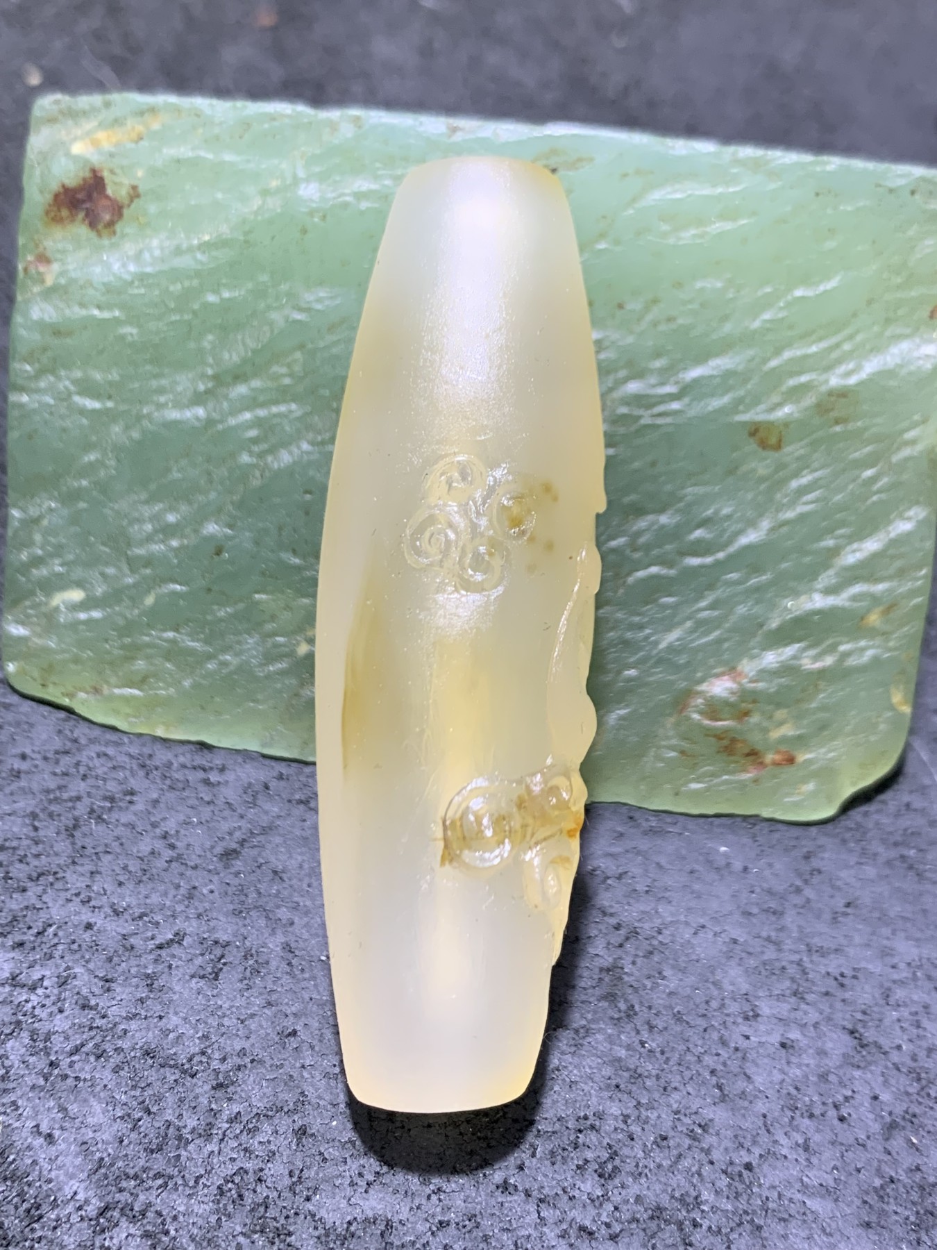 精美高玉化亚光海洋玉髓手工俏色巧雕得到成佛意境大桶珠一个！