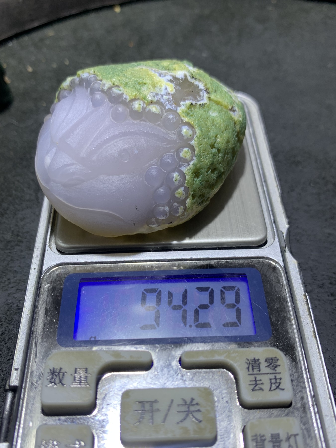 精美天然戈壁绿皮玛瑙雕刻招财金蟾大吊坠（把件)一个，