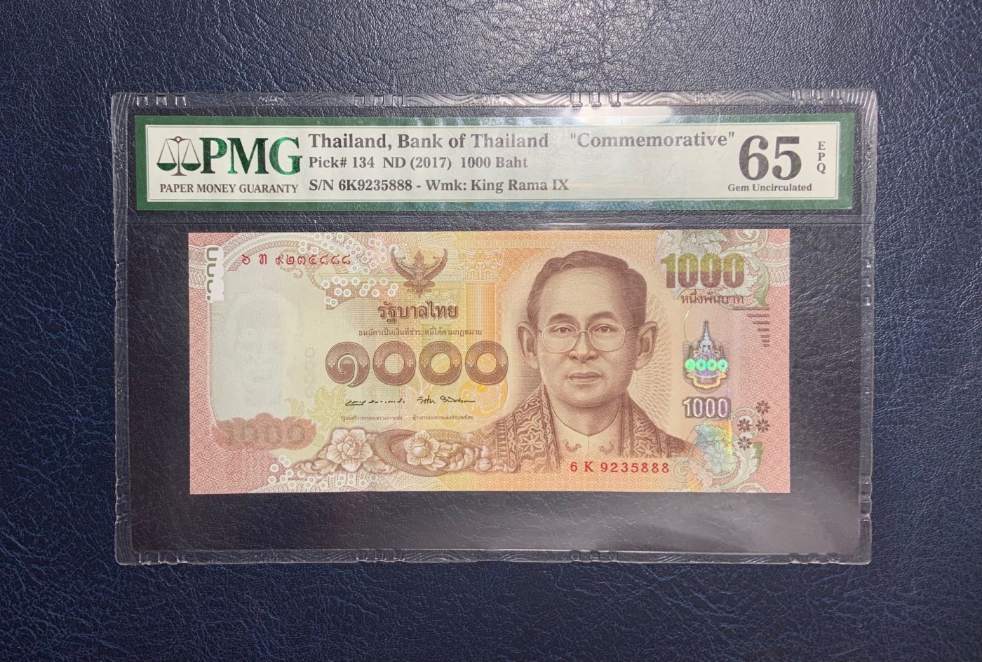 收藏联盟Quantum Auction 第280期拍卖  泰国2017年1000泰铢纪念钞 PMG65 888豹子号 号码无47 壳子有磨擦