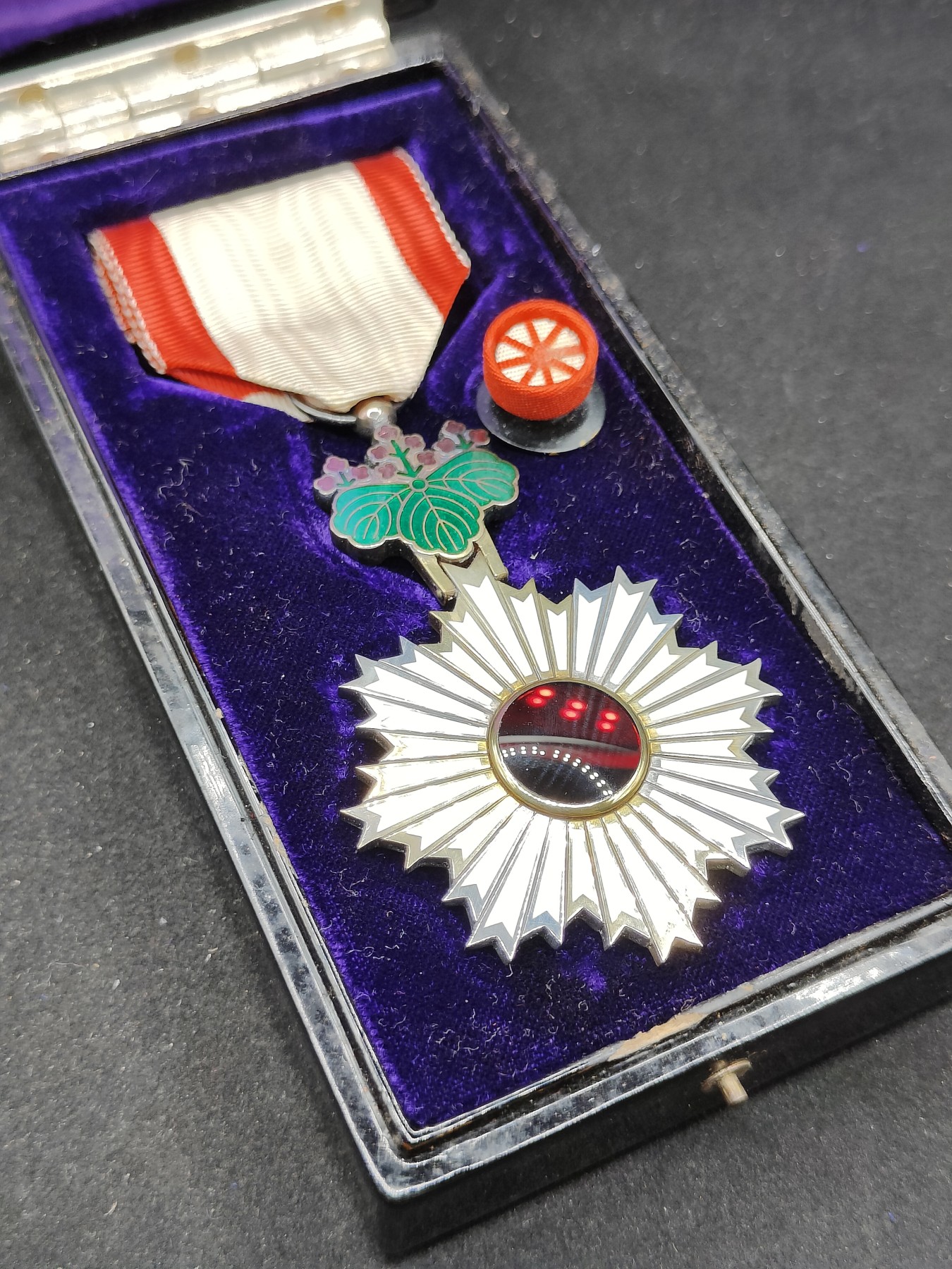 全场0元起拍 第81期 咸鱼国勋章拍卖专场 8月13日（周日）下午6：00开始 日本战时五等旭日章 银制带盒略