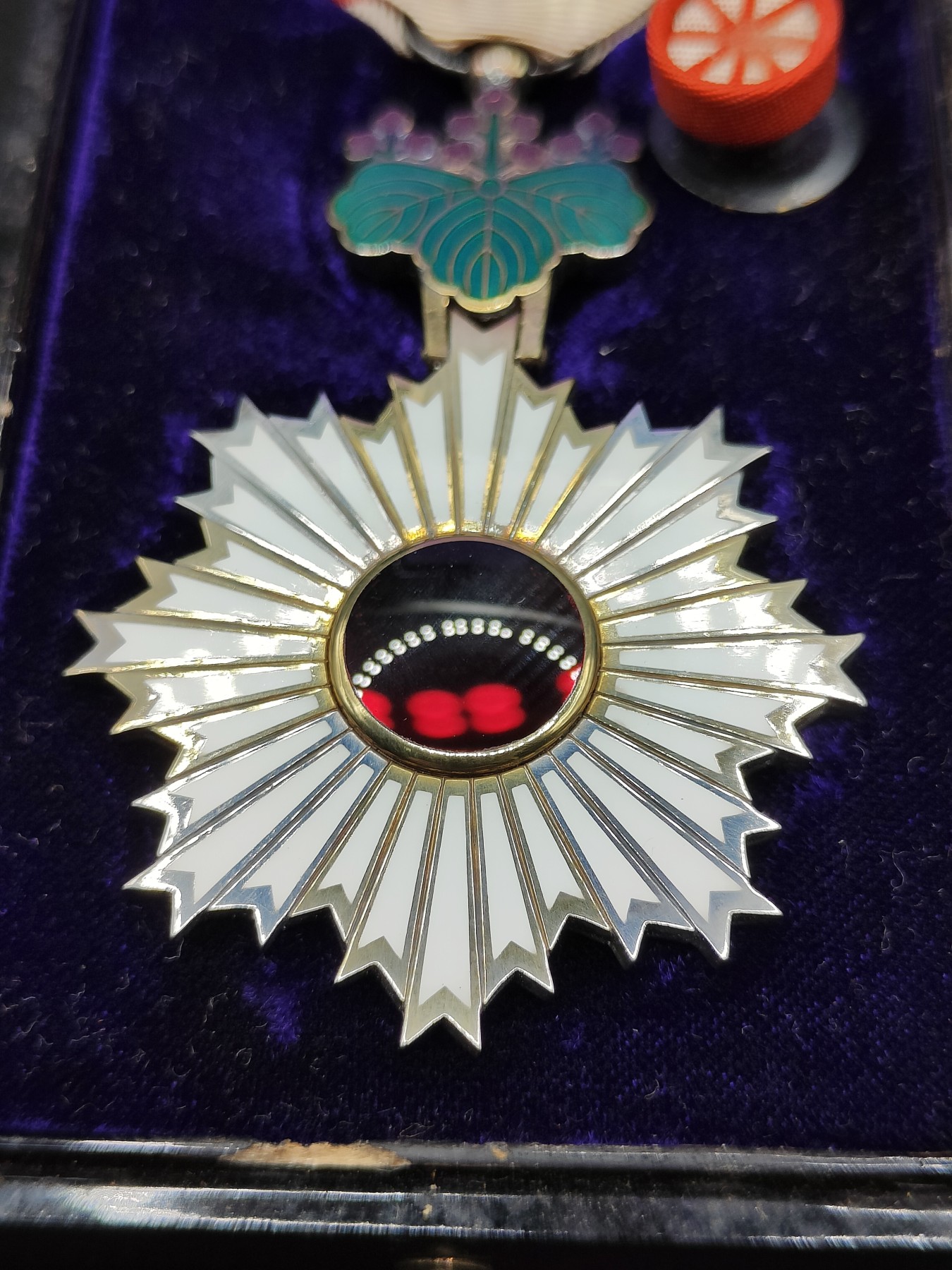 全场0元起拍 第81期 咸鱼国勋章拍卖专场 8月13日（周日）下午6：00开始 日本战时五等旭日章 银制带盒略