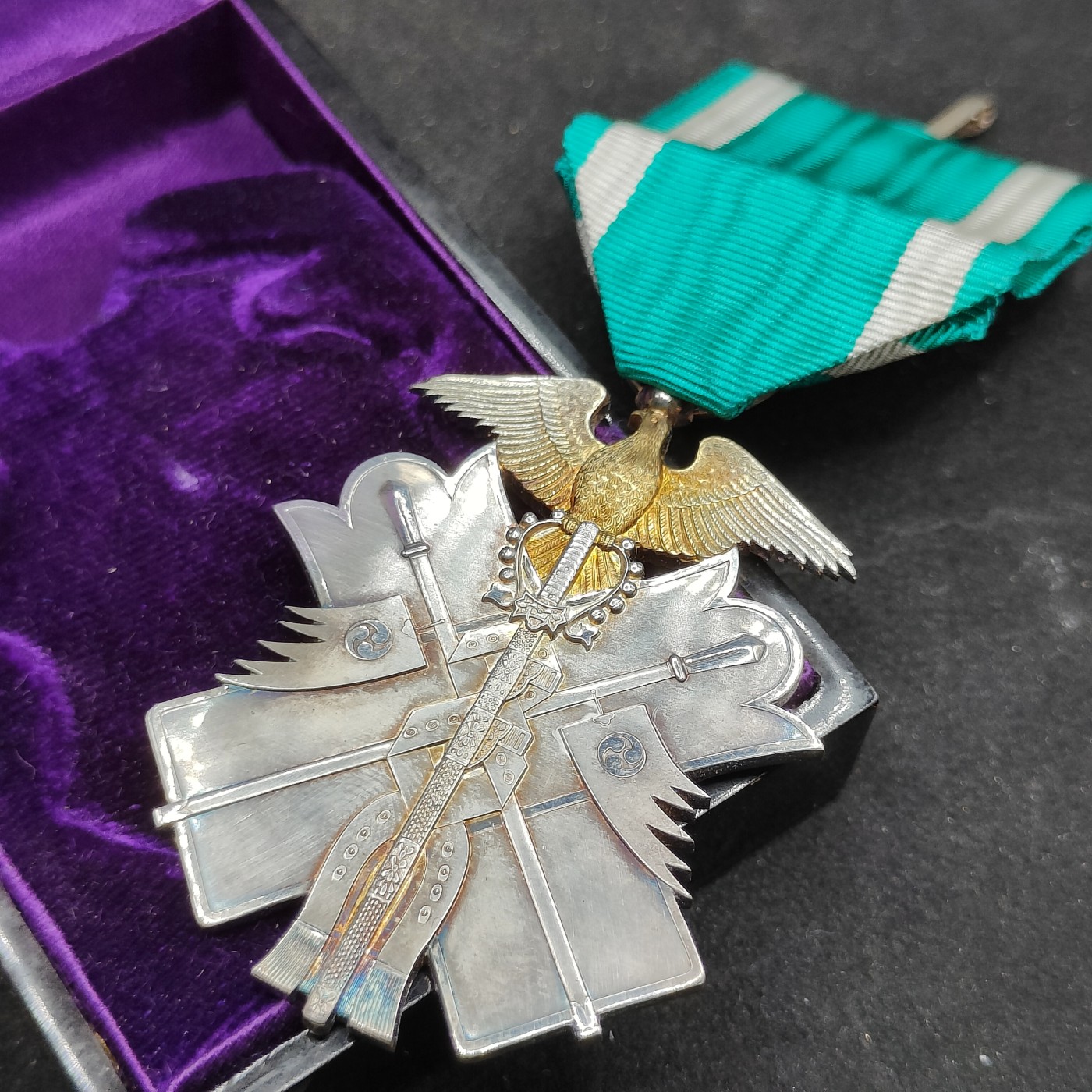 全场0元起拍 第81期 咸鱼国勋章拍卖专场 8月13日（周日）下午6：00开始 日本战时七级金鵄章 银制