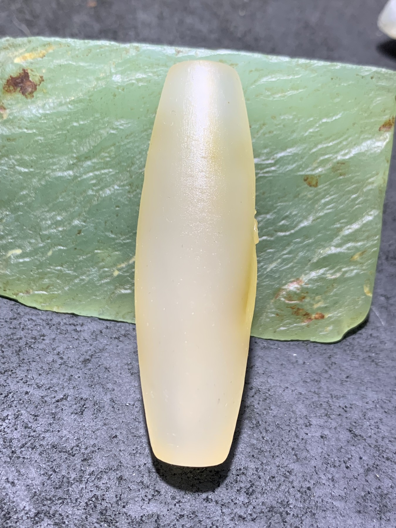 精美高玉化亚光海洋玉髓手工俏色巧雕得到成佛意境大桶珠一个！