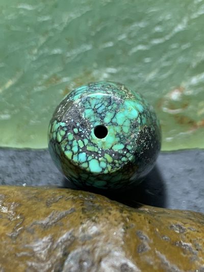 精美十堰高瓷蓝网花松石桶珠一颗 精美十堰高瓷蓝网花松石桶珠一颗