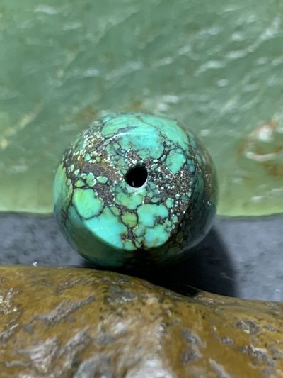 精美十堰高瓷蓝网花松石桶珠一颗 精美十堰高瓷蓝网花松石桶珠一颗