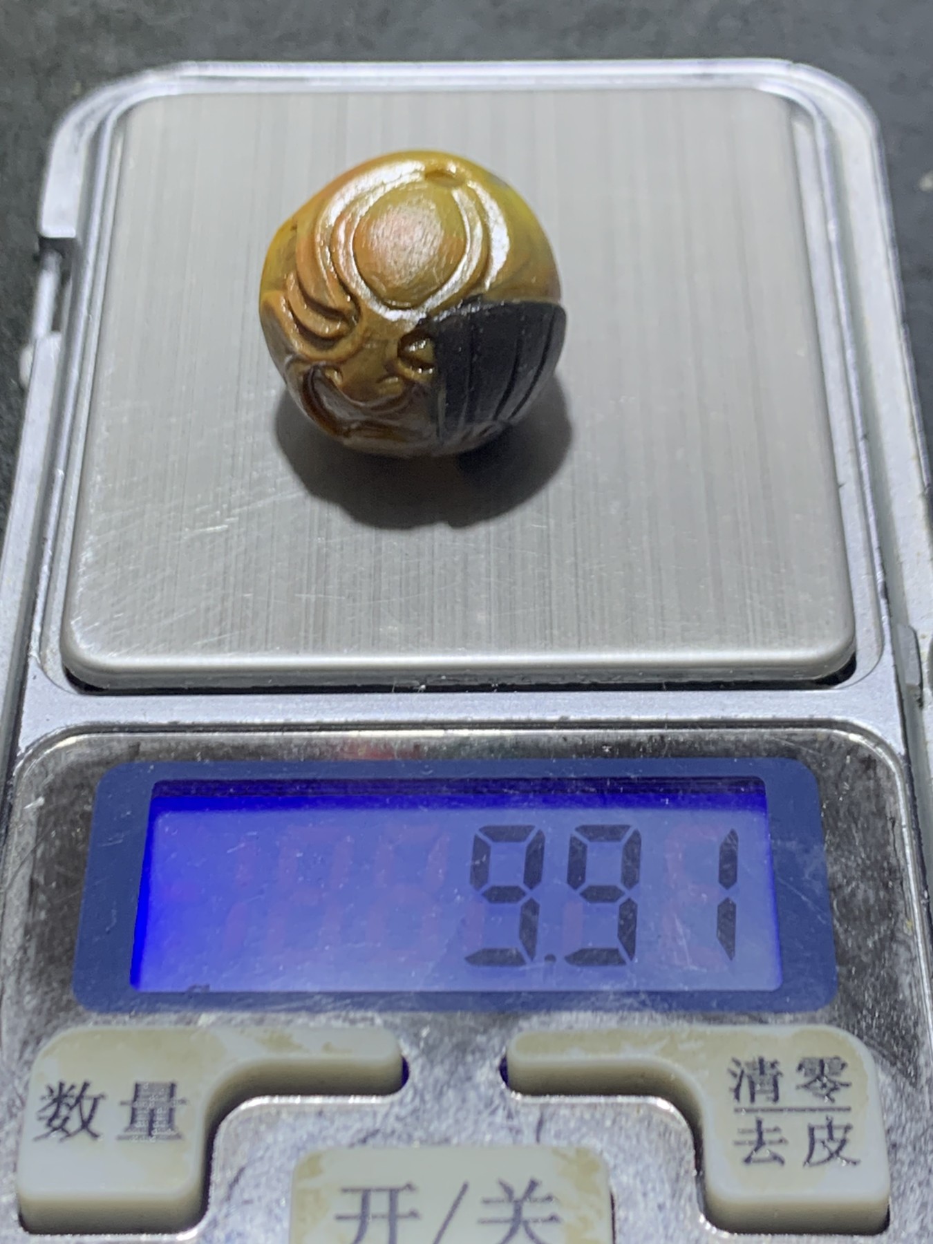 精美亚光冰飘战国红玛瑙手工雕刻京剧脸谱随形珠一颗！