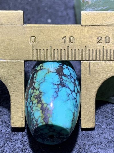 精美十堰高瓷蓝网花松石桶珠一颗 精美十堰高瓷蓝网花松石桶珠一颗