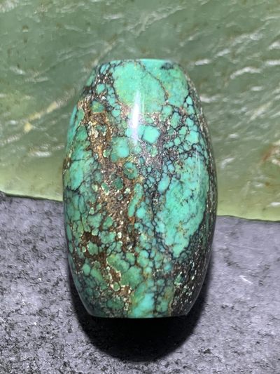 精美十堰高瓷蓝网花松石桶珠一颗 精美十堰高瓷蓝网花松石桶珠一颗