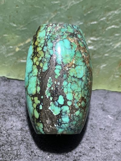 精美十堰高瓷蓝网花松石桶珠一颗 精美十堰高瓷蓝网花松石桶珠一颗