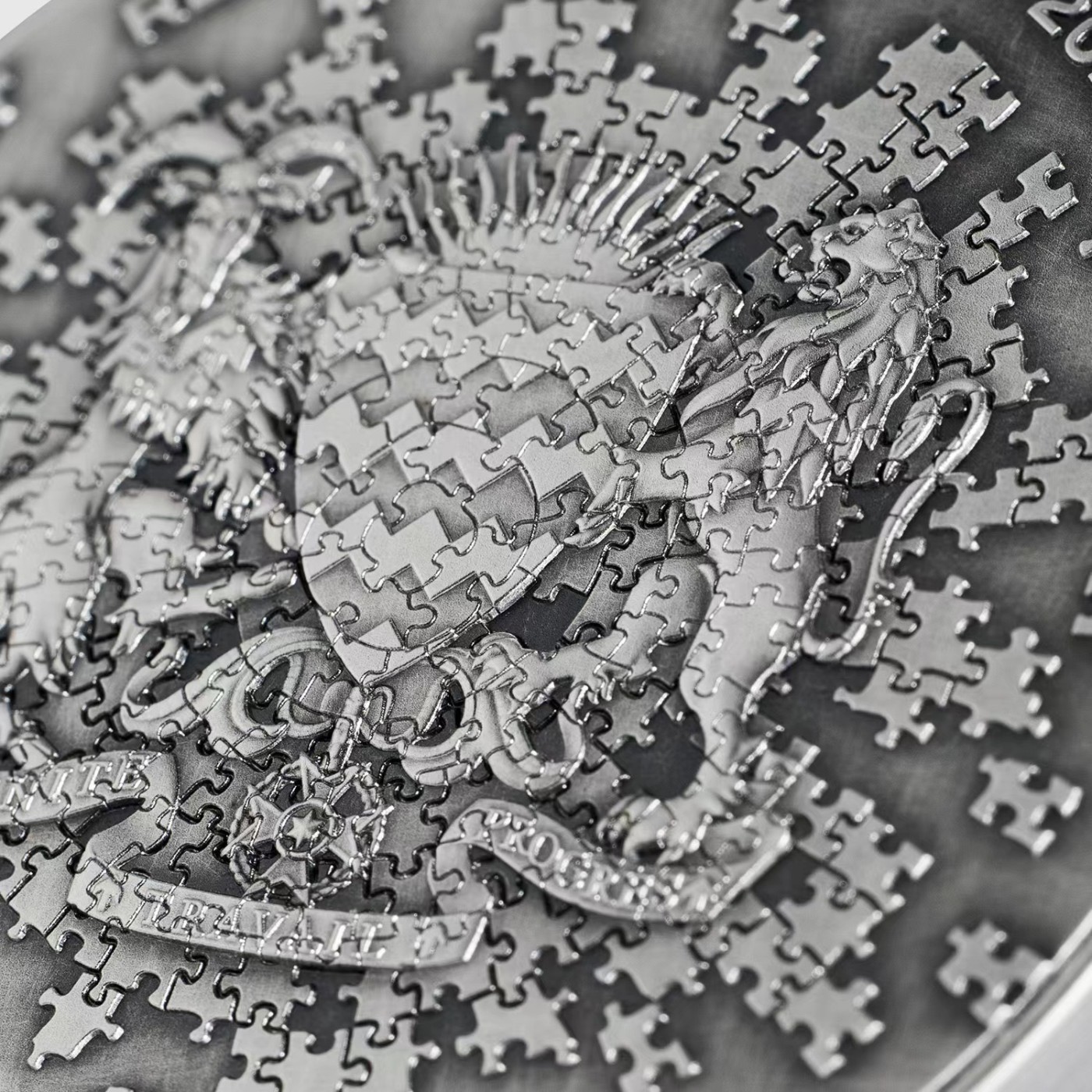 【金钰满堂钱币】拍卖第十一期 福利多多 大家多多捧场 地球拼图 Earth puzzle  2022乍得发行 面值：5000中非法郎 材质：1oz银+4.5oz铜 发行量：999枚 直径：60mm