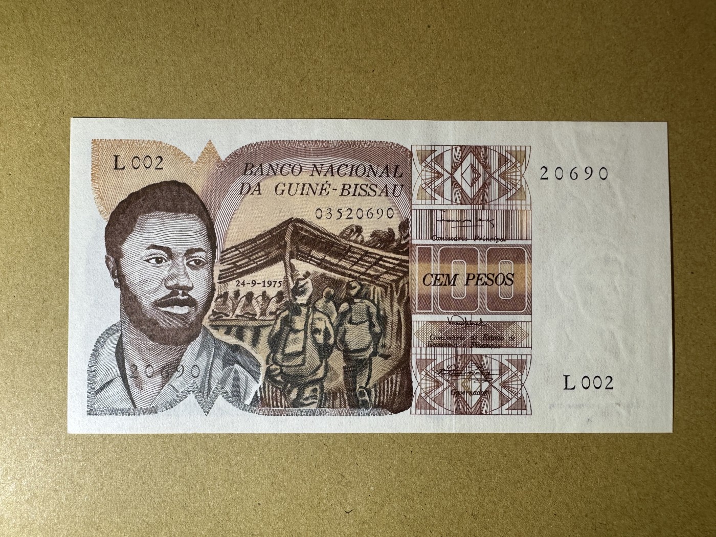《张总收藏》113期—缤纷外币 精品荟萃 几内亚比绍100比索 UNC 1975年 局部有荧光
