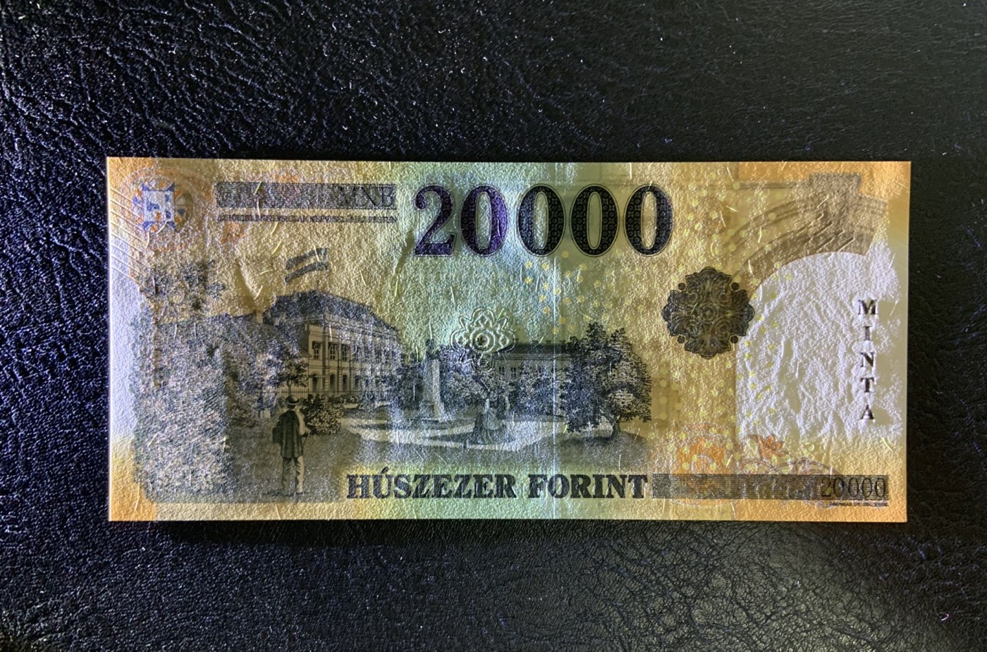 收藏联盟Quantum Auction 第280期拍卖  匈牙利2015年20000福林样票 品相全新UNC 百位号 票面一个不明显的轻微点钞痕