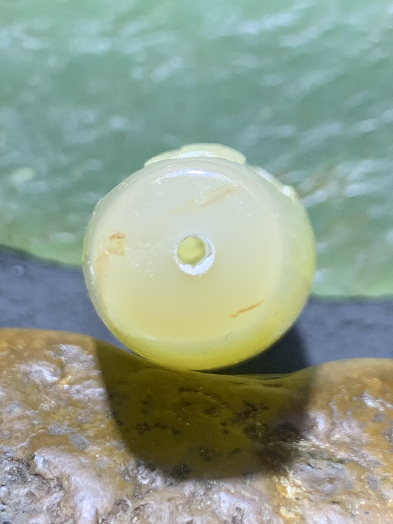精美高玉化亚光海洋玉髓手工俏色巧雕开门见福大桶珠一个！