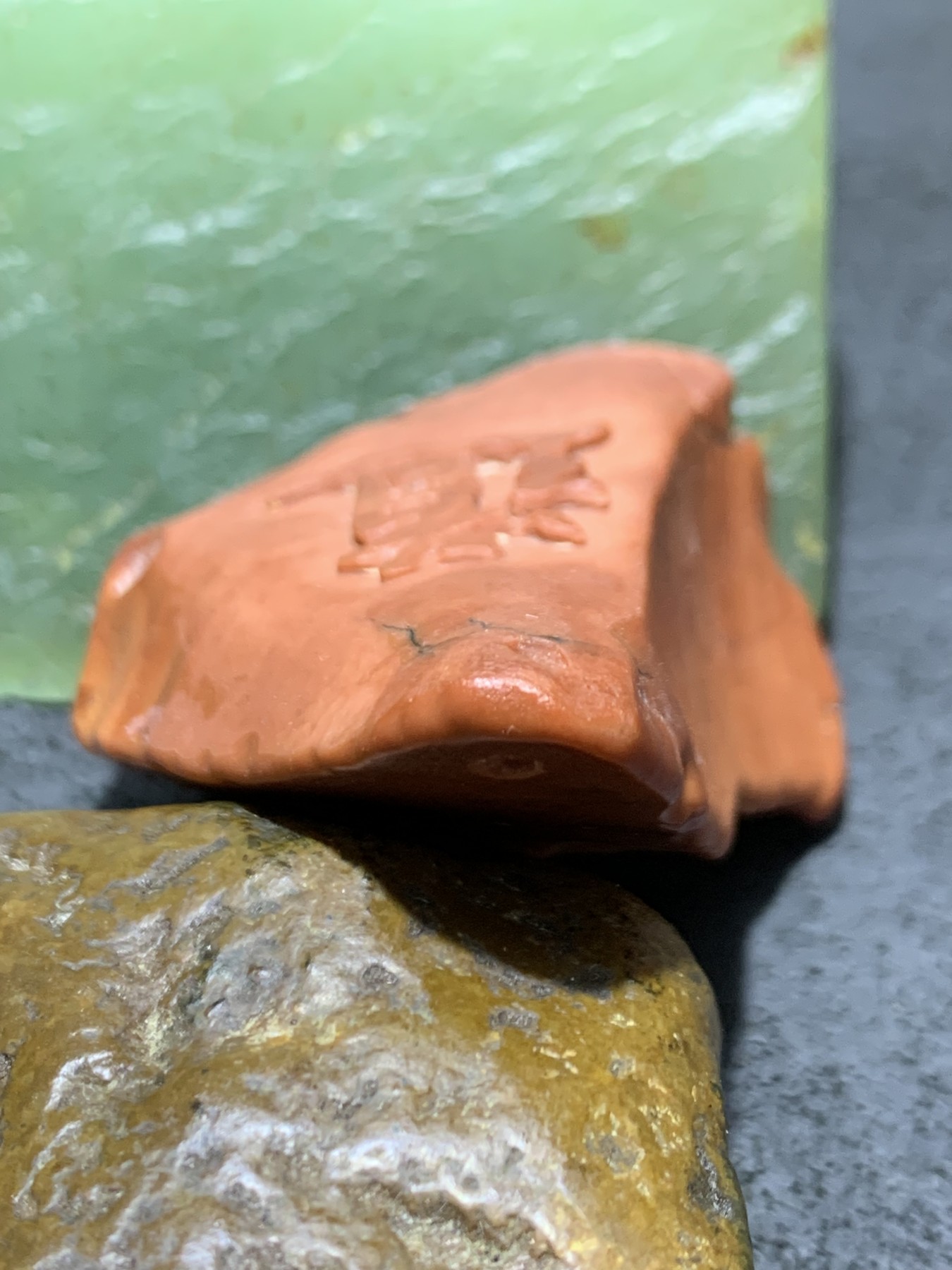 精美戈壁红碧玉手工雕刻道字把件（吊坠)一个！
