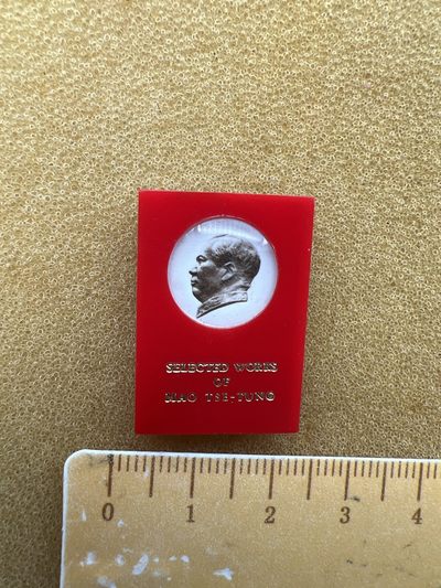 红色收藏像章专场 - 外文书本造型像章