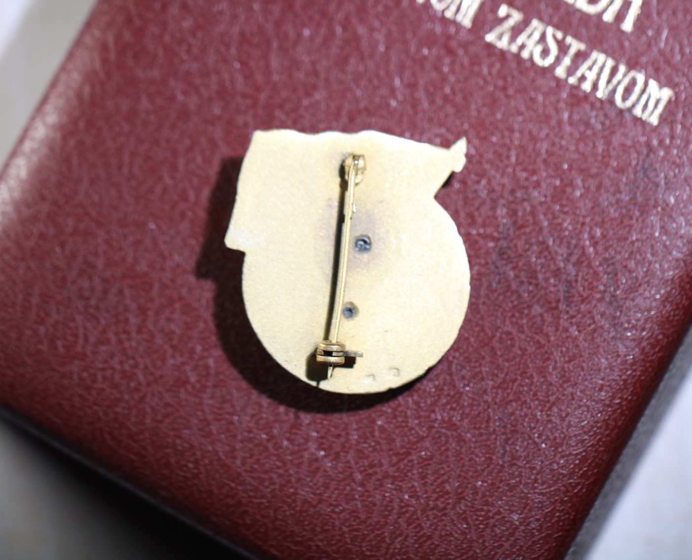 大猫徽章拍卖第230期 南斯拉夫一级劳动勋章，背面带银标厂标，原盒带证书