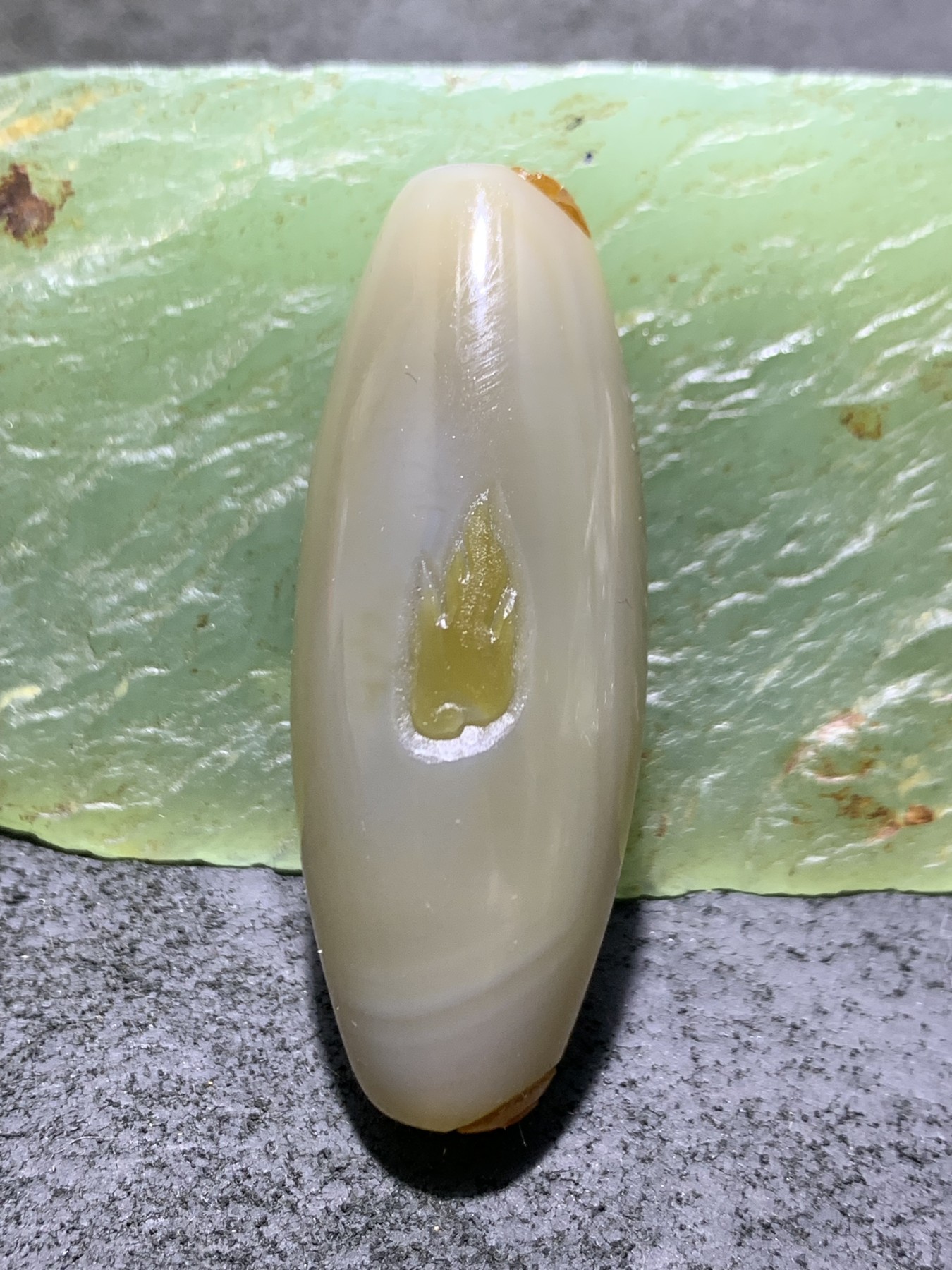 精美亚光高玉化巴西玛瑙手工俏色巧雕立地成佛大桶珠一个！