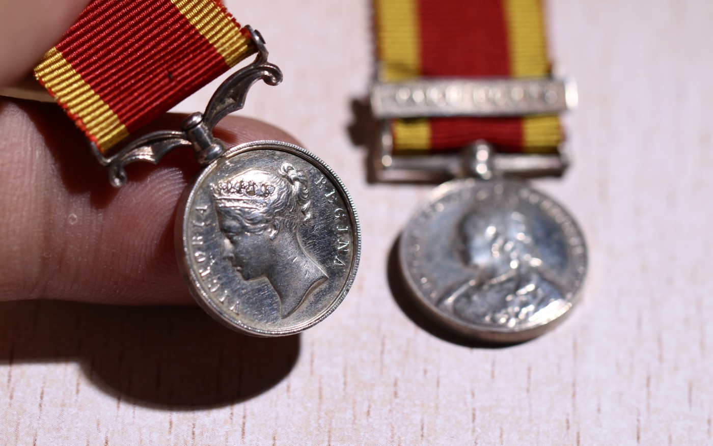 大猫徽章拍卖第230期 勿忘国耻 侵华英国迷你奖章一对