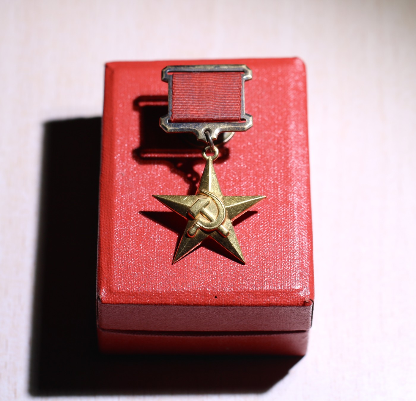大猫徽章拍卖第230期 苏联小金星 好品带盒 金质