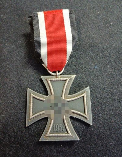 荷兰勋赏制服拍卖第60期 - 第三德国二级铁十字勋章。原品绶带