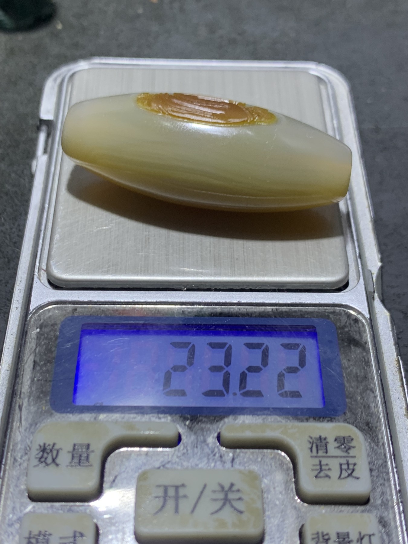 精美亚光高玉化巴西玛瑙手工俏色巧雕立地成佛大桶珠一个！