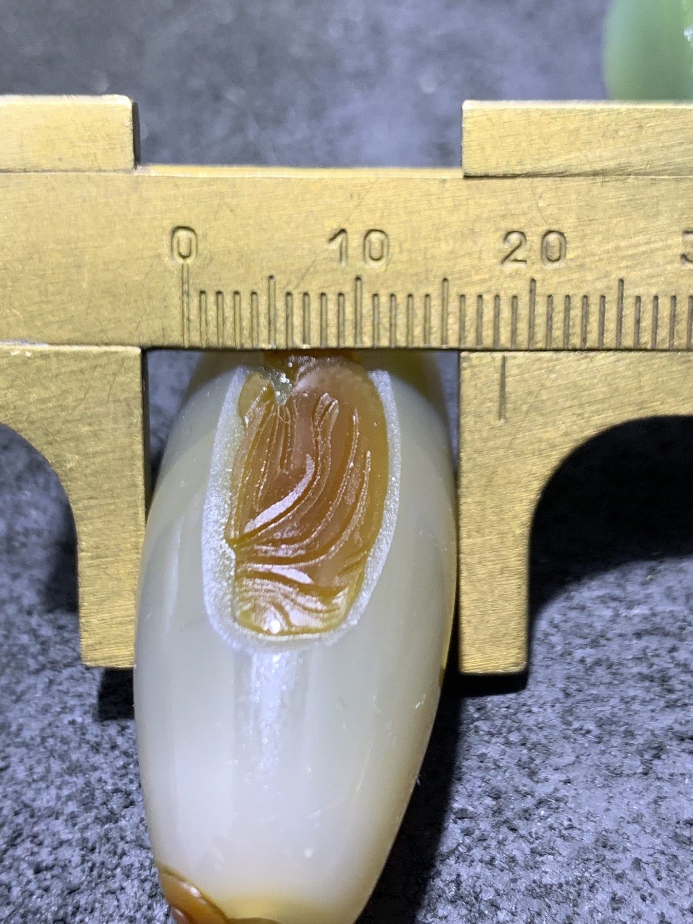 精美亚光高玉化巴西玛瑙手工俏色巧雕立地成佛大桶珠一个！