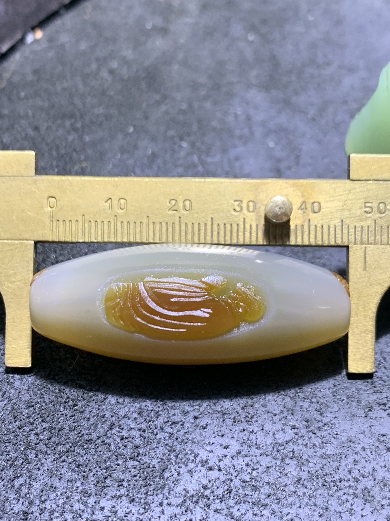 精美亚光高玉化巴西玛瑙手工俏色巧雕立地成佛大桶珠一个！