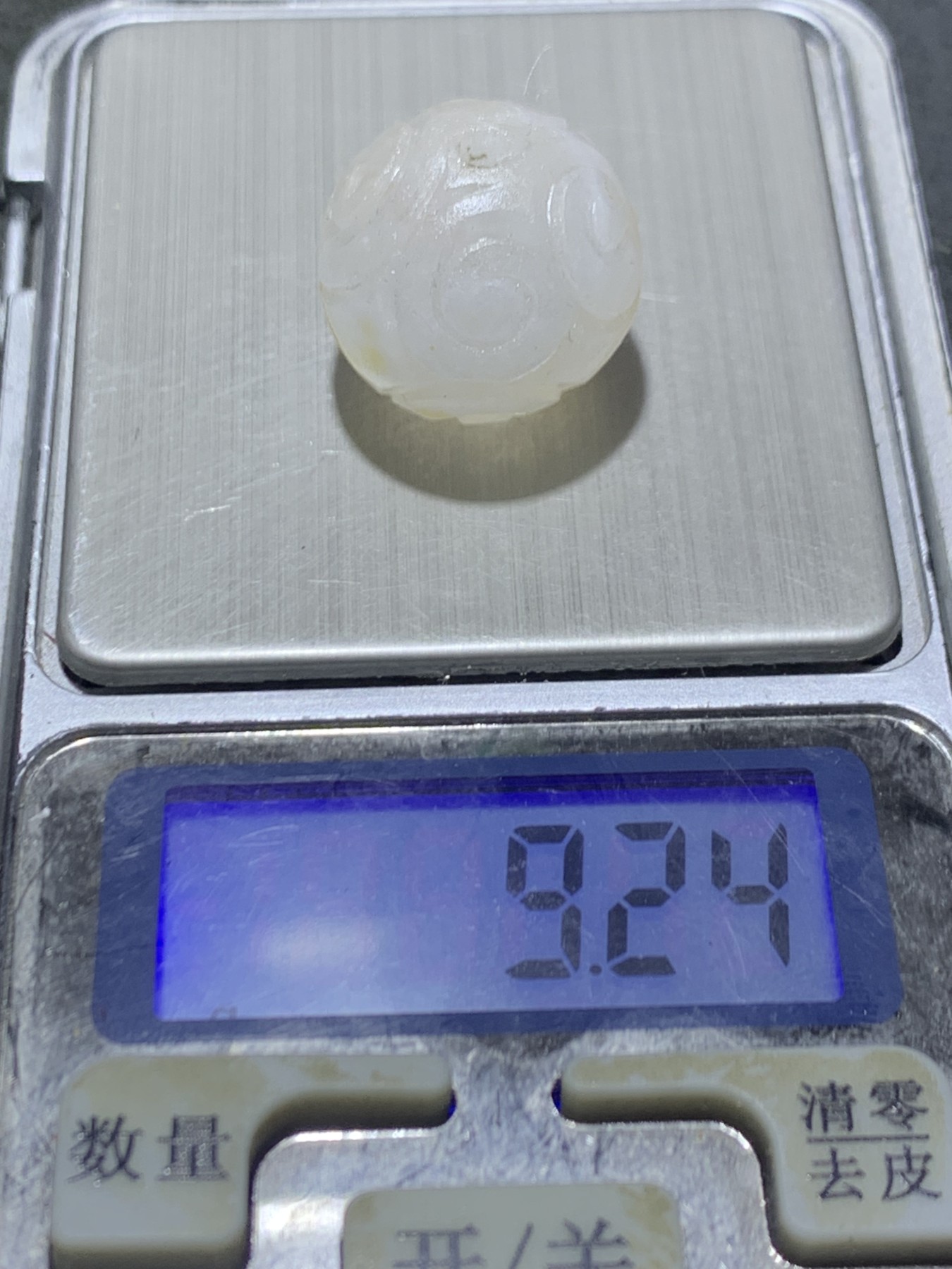 精美亚光满冰飘战国红玛瑙手工雕刻回纹珠子一颗，