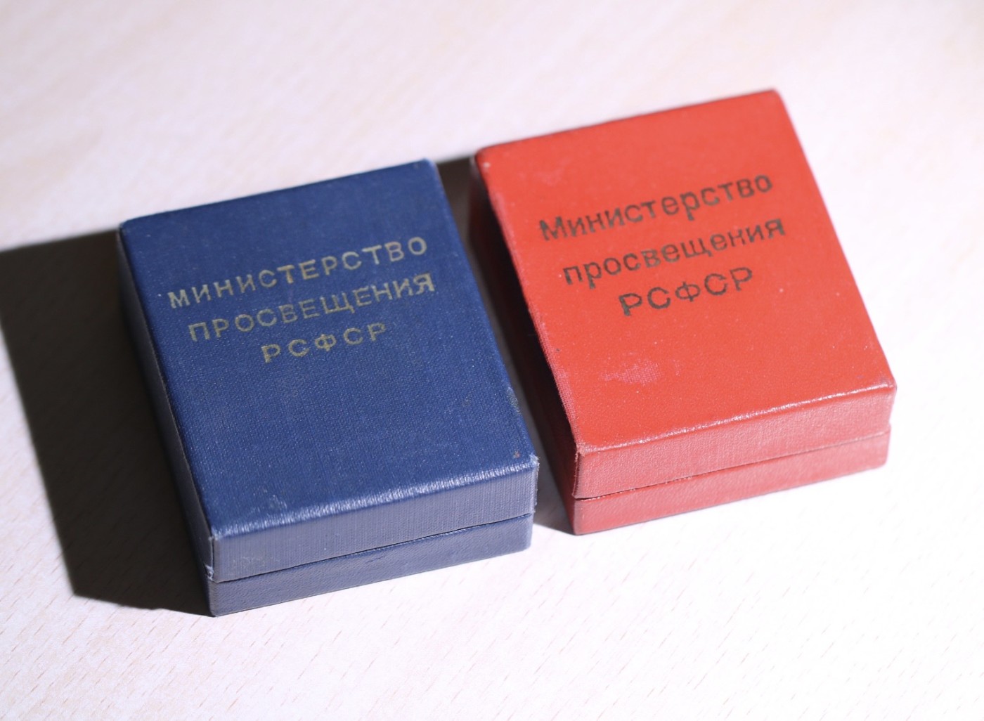 大猫徽章拍卖第230期 苏联原盒学霸一组