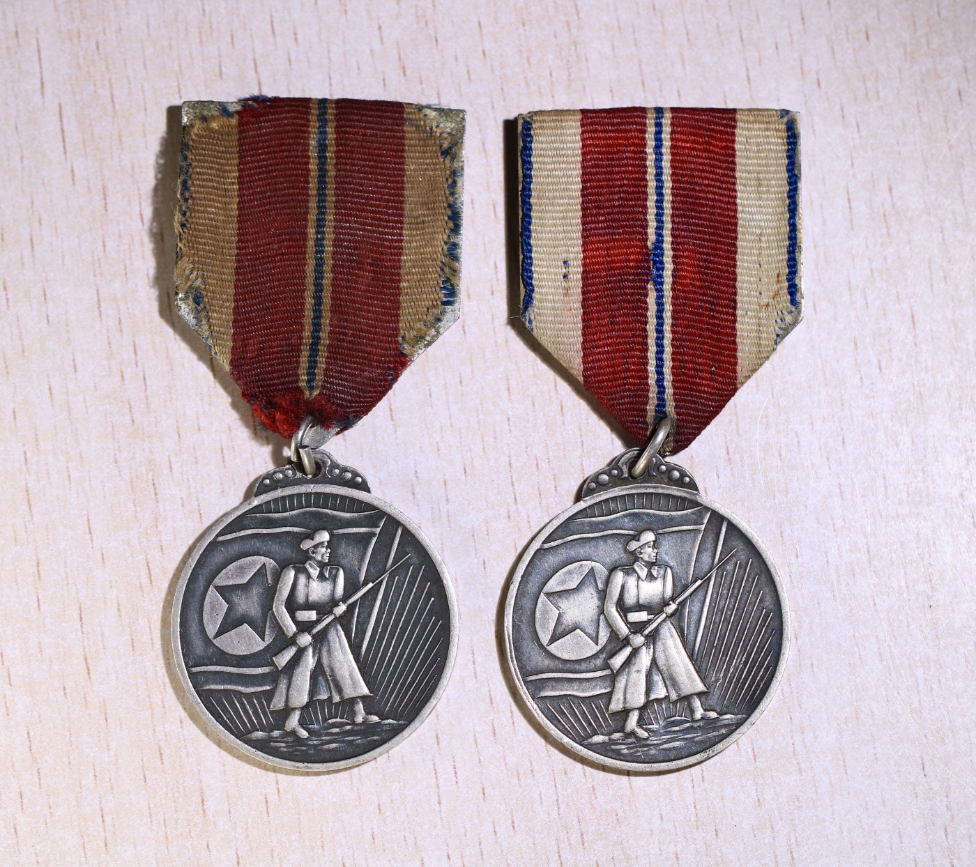 大猫徽章拍卖第230期 朝鲜🇰🇵军功奖章一组 