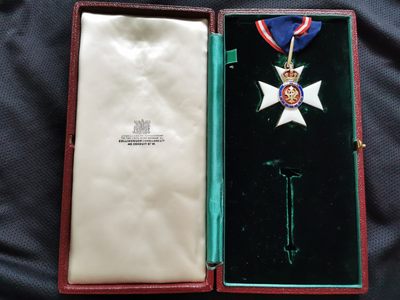 盛世勋华——号角文化勋章邮票专场拍卖第128期 - 英国大军官级皇家维多利亚勋章 银制 带原盒 带厂标 缺少星芒