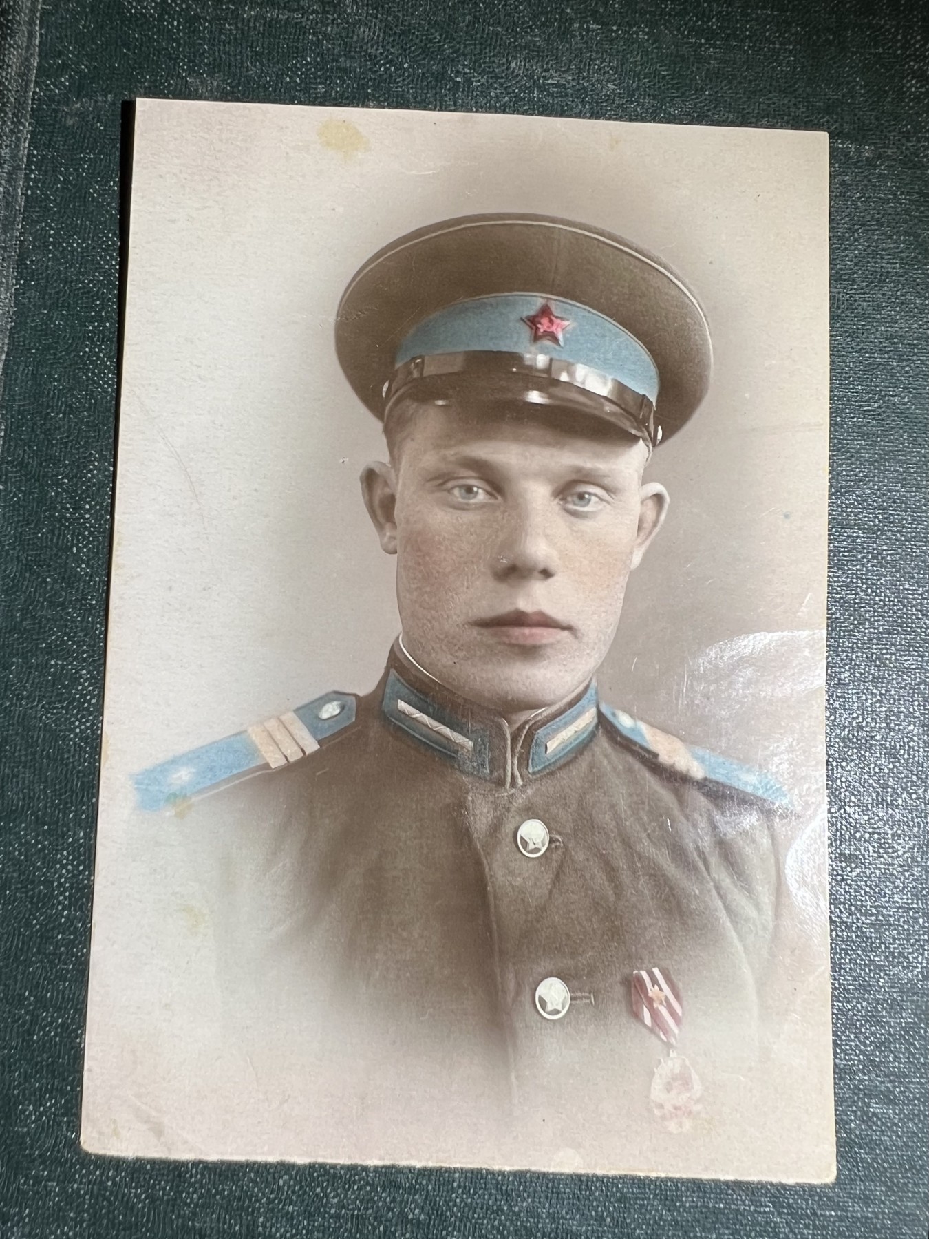 大猫徽章拍卖第230期 中苏友好纪念章两枚带证  同一人获得 