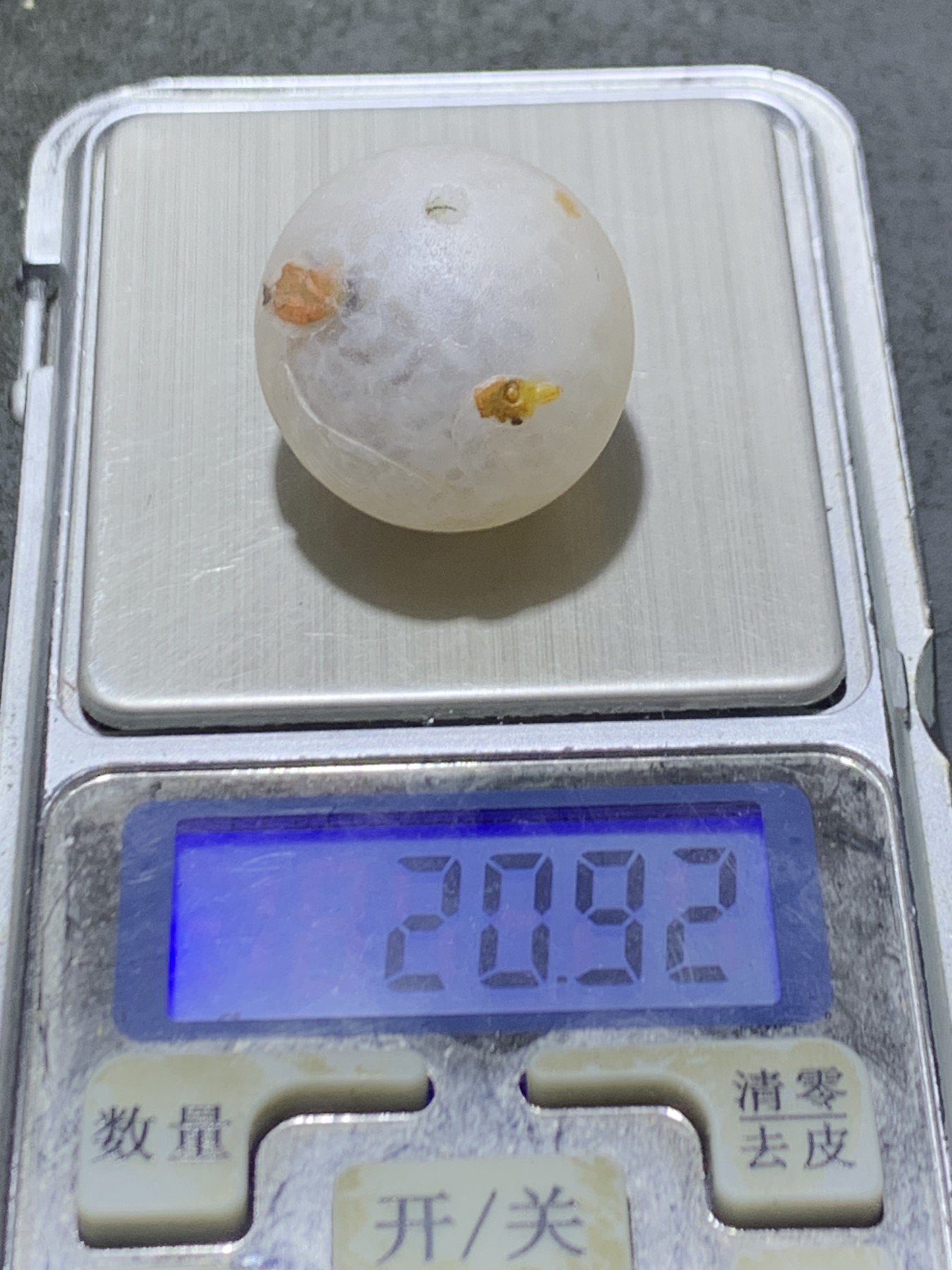 精美冰飘亚光糖心料战国红玛瑙手工俏色巧雕天鹅珠一个，