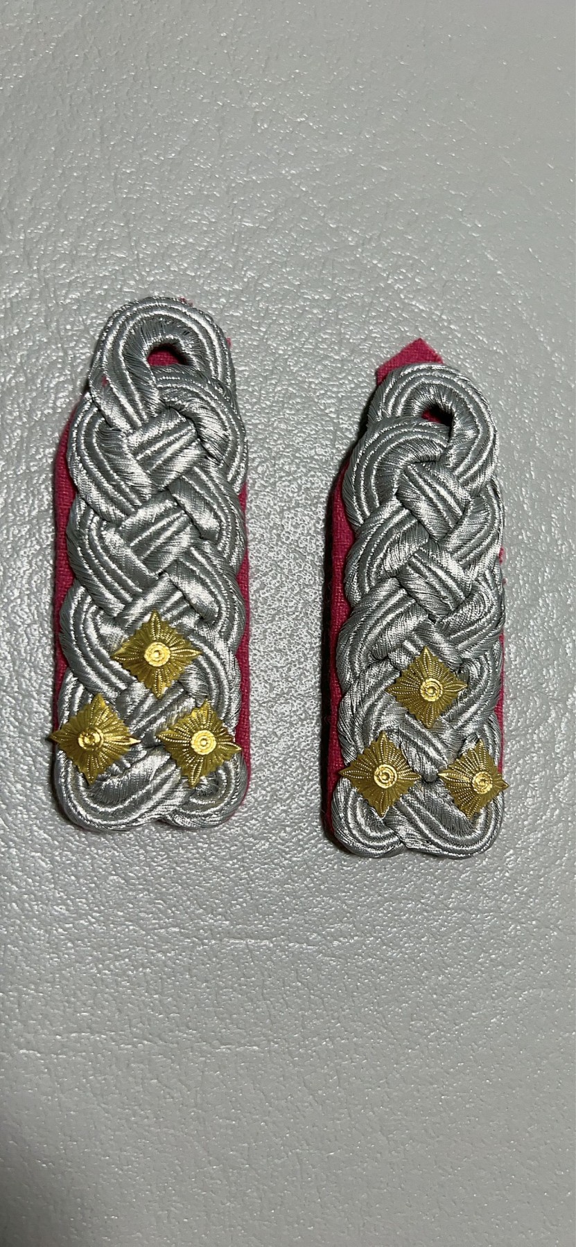 第三场拍卖 东德装甲兵上校肩章一对（微瑕疵）（化拍一号）