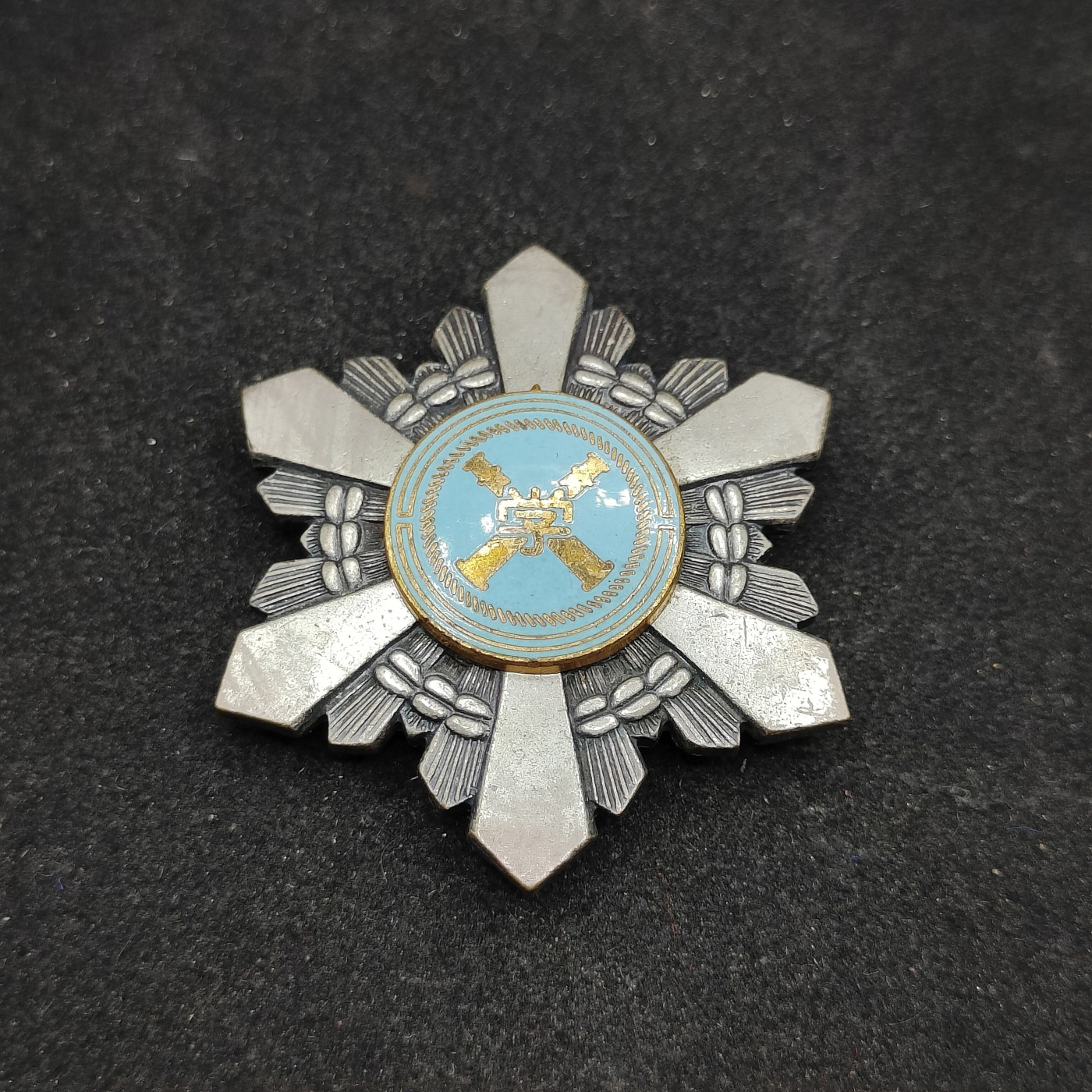 全场0元起拍 第82期 咸鱼国勋章拍卖专场 8月16日（周三）下午6：00开始 日本消防学校毕业证章