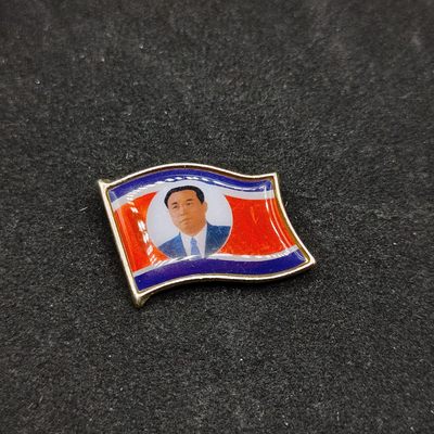 全场0元起拍 第82期 咸鱼国勋章拍卖专场 8月16日（周三）下午6：00开始 - 稀少 境外人员版朝鲜国旗色像章