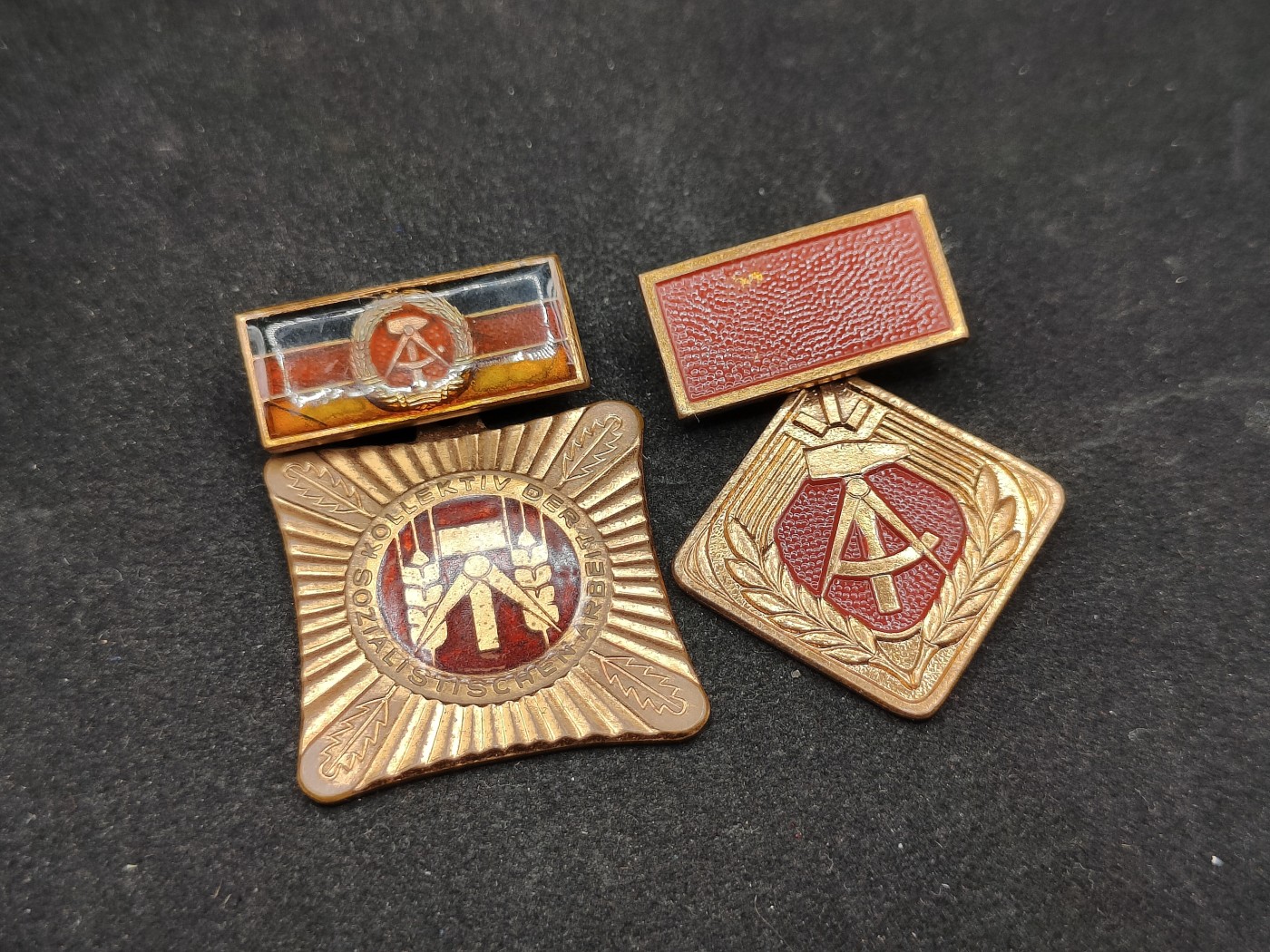 全场0元起拍 第82期 咸鱼国勋章拍卖专场 8月16日（周三）下午6：00开始 东德劳动奖章两个