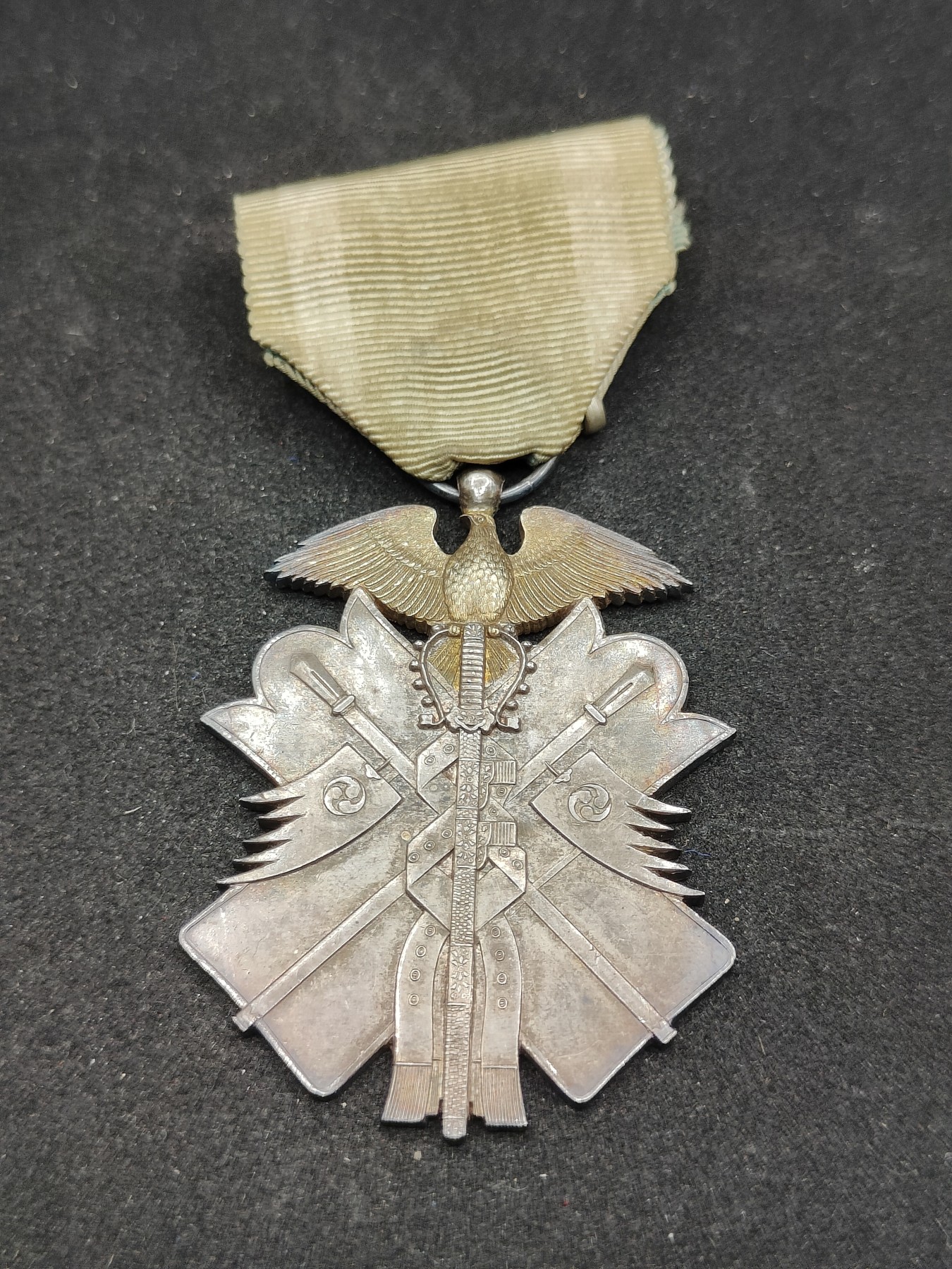 全场0元起拍 第82期 咸鱼国勋章拍卖专场 8月16日（周三）下午6：00开始 日本七级金鵄章 银制