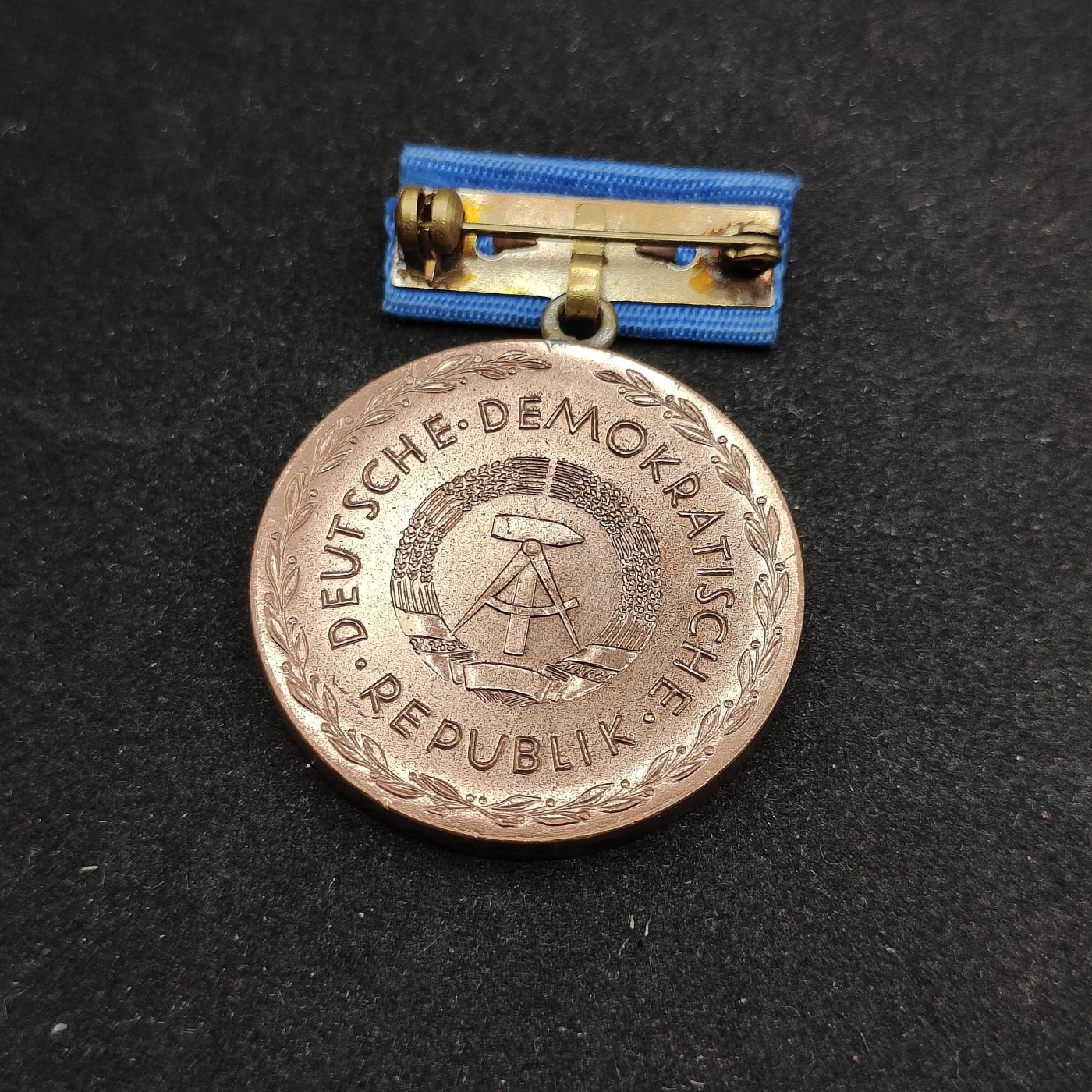 全场0元起拍 第82期 咸鱼国勋章拍卖专场 8月16日（周三）下午6：00开始 东德裴斯洛泰齐忠诚服务奖章