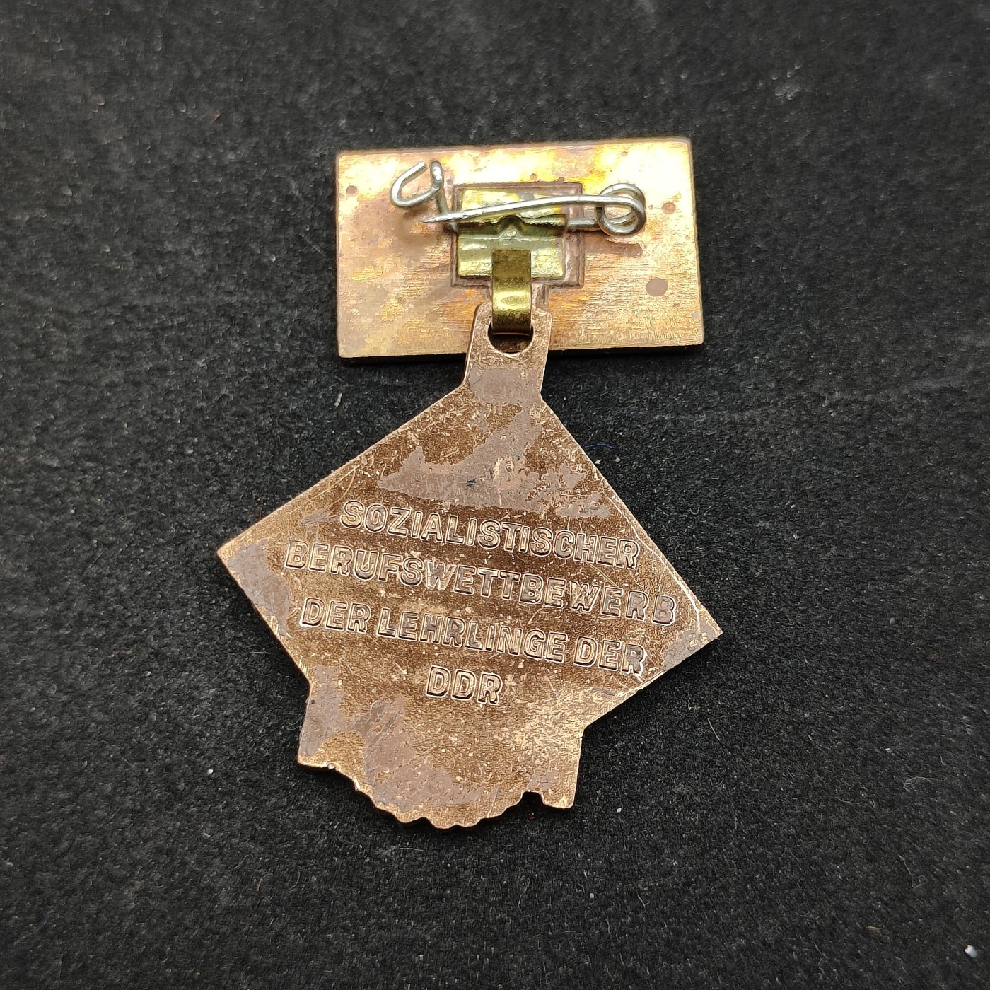 全场0元起拍 第82期 咸鱼国勋章拍卖专场 8月16日（周三）下午6：00开始 东德社會主義競賽模範學習集體獎章