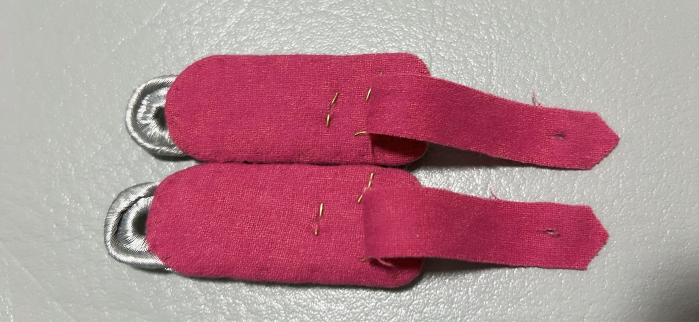 第三场拍卖 东德装甲兵上校肩章一对（微瑕疵）（化拍一号）