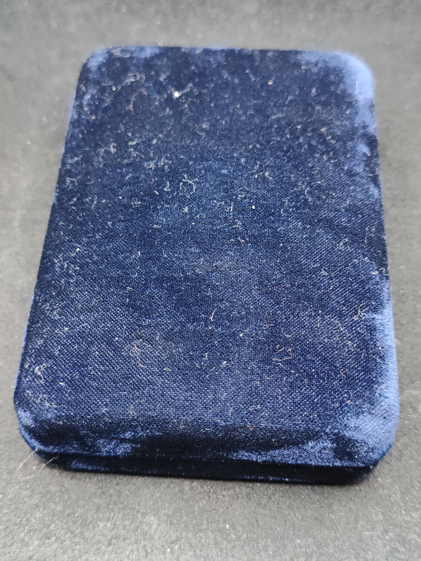 全场0元起拍 第82期 咸鱼国勋章拍卖专场 8月16日（周三）下午6：00开始 朝总联版烫金国徽盒 朝鲜三级国旗勋章