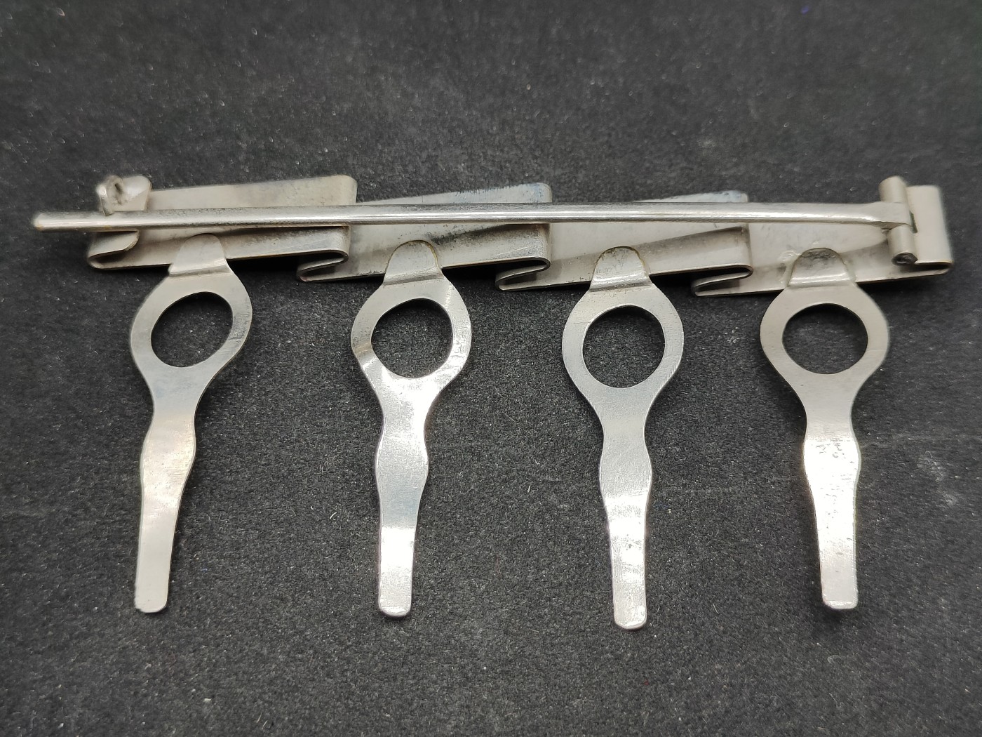 全场0元起拍 第82期 咸鱼国勋章拍卖专场 8月16日（周三）下午6：00开始 日本战时钢制四连挂