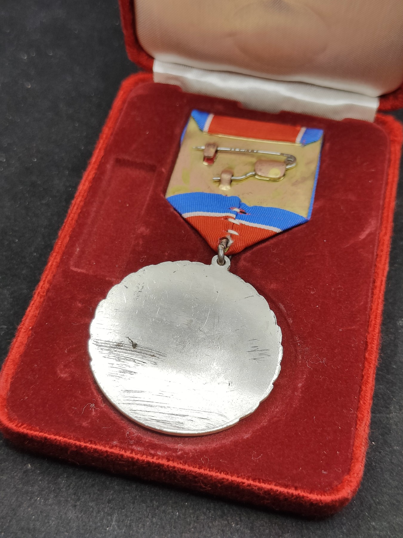 全场0元起拍 第82期 咸鱼国勋章拍卖专场 8月16日（周三）下午6：00开始 朝总联20周年纪念章