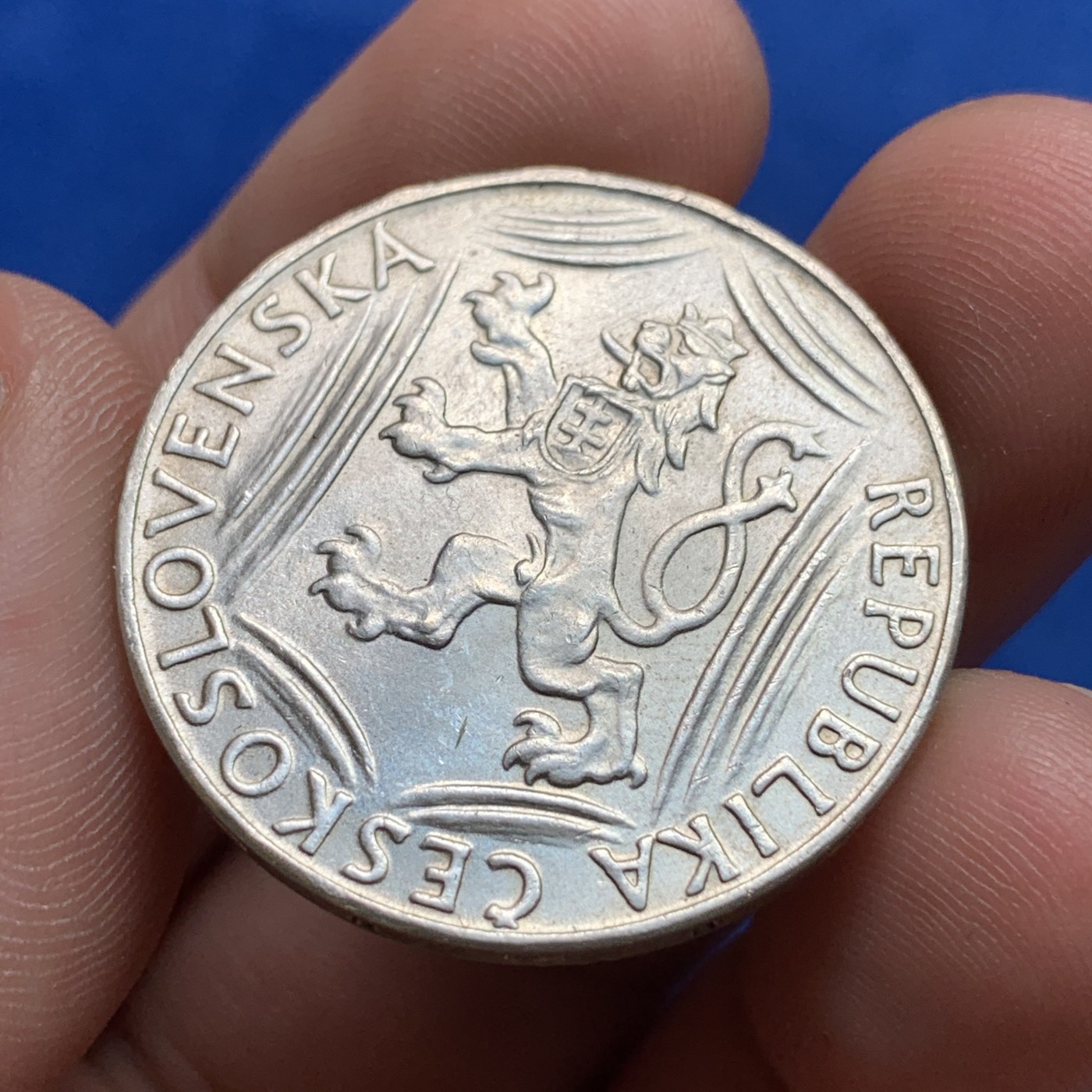 《竞宝斋》第189场-周日，周一 2场 (全场包邮) 捷克斯洛伐克1948年100克朗银币，钱体平整无缺，图案字迹清晰，带底光未流通美品，包浆氧化自然，保存状态优美