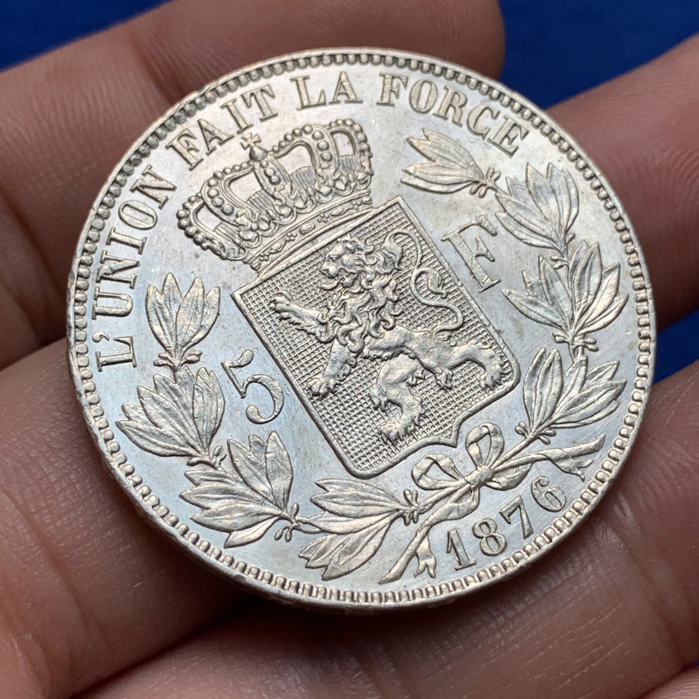 《竞宝斋》第189场-周日，周一 2场 (全场包邮) 比利时1876年利奥波德二世5法郎银币 未流通品相  头上像模裂痕迹