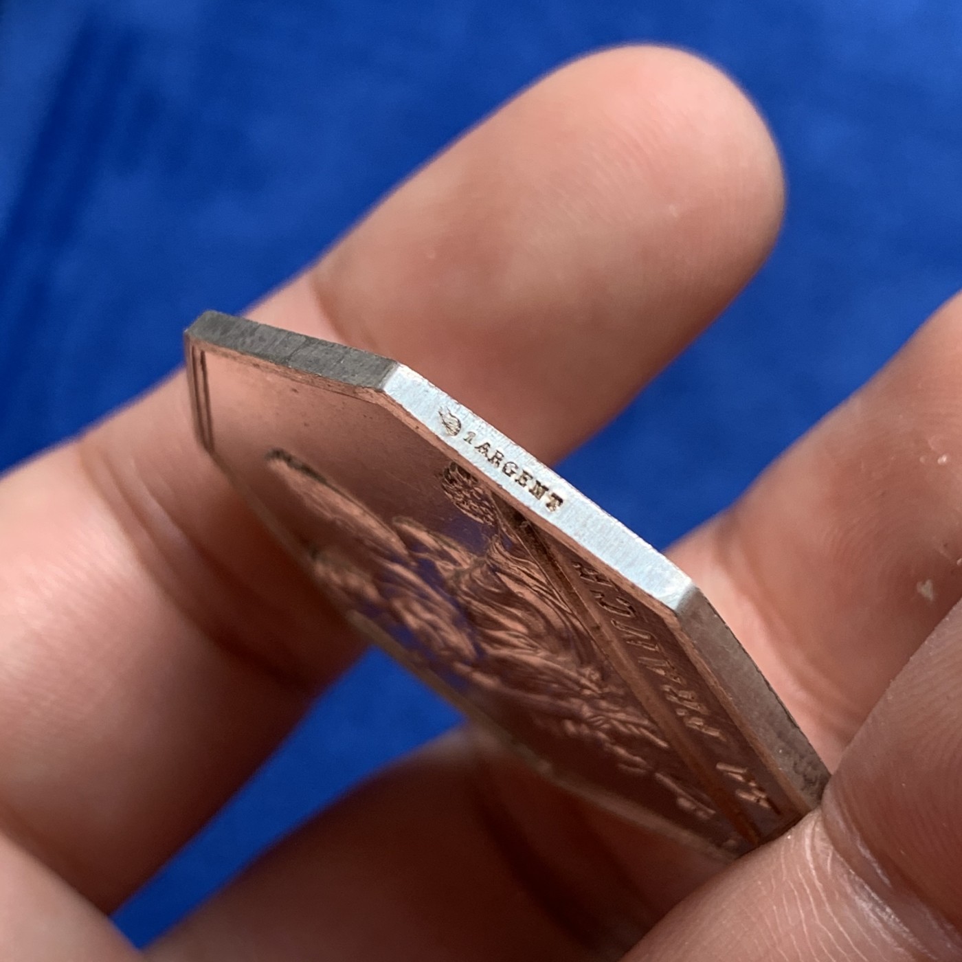 《竞宝斋》第189场-周日，周一 2场 (全场包邮) 法国人寿保险公司八角银质代币，19.9g，36.3mm，丰饶角+1银标 细节好 底板光洁