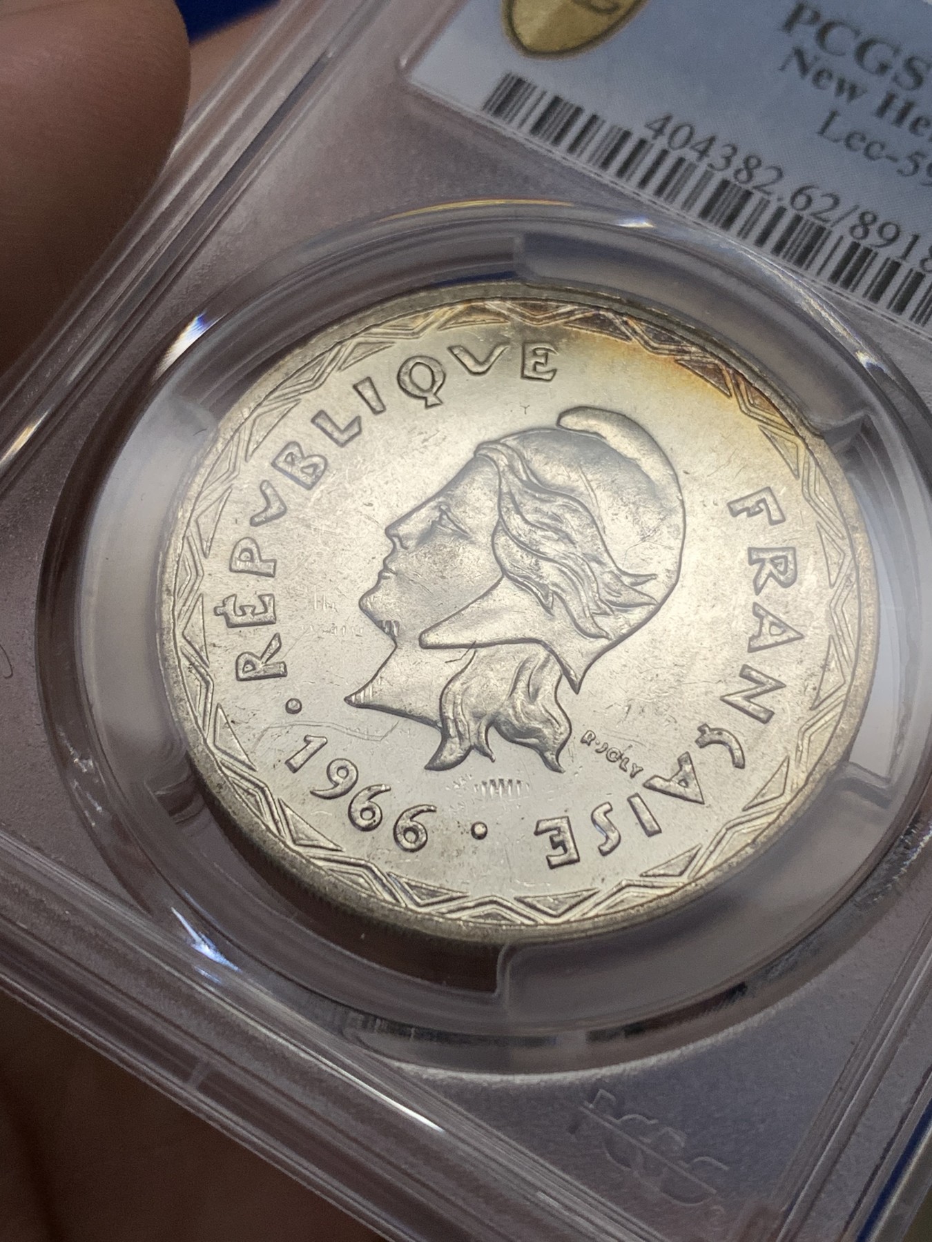 《竞宝斋》第189场-周日，周一 2场 (全场包邮) PCGS金盾 MS62 新赫布里底1966年100法郎银币